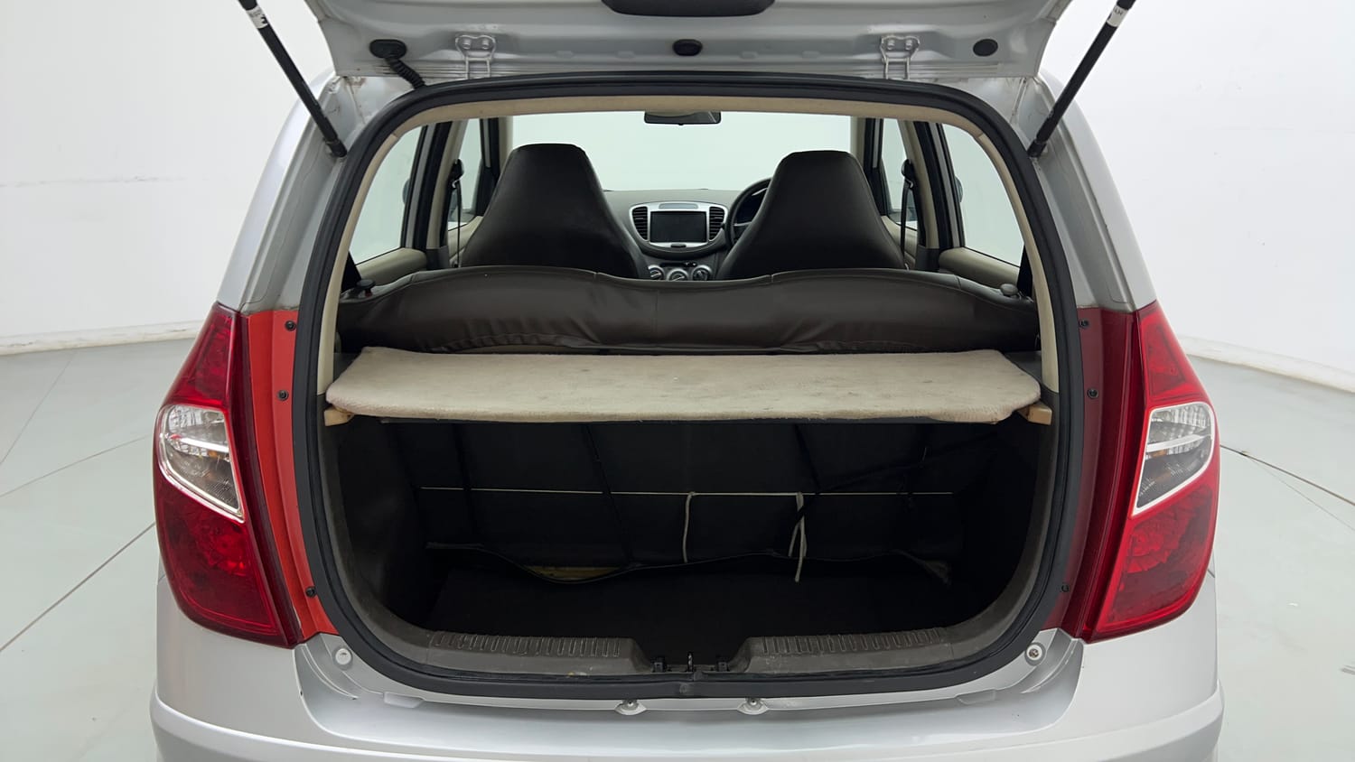 Used 2013 Hyundai i10 Era 1.1 iRDE2 Petrol Manual interior DICKY INSIDE VIEW