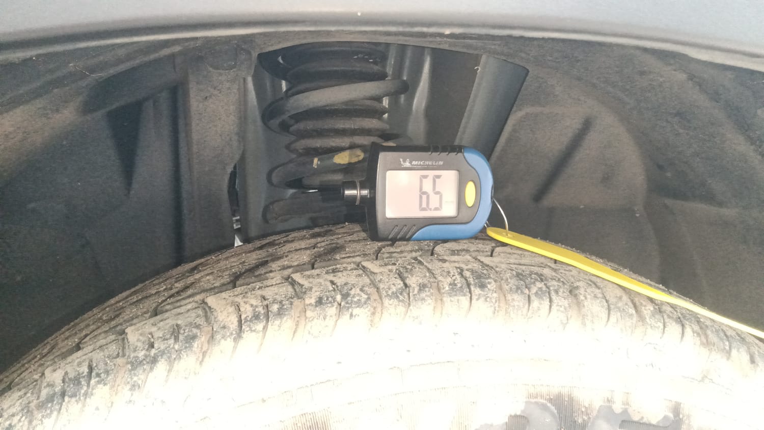 Used 2023 Nissan Magnite XV AMT Petrol Automatic tyres RIGHT FRONT TYRE TREAD VIEW