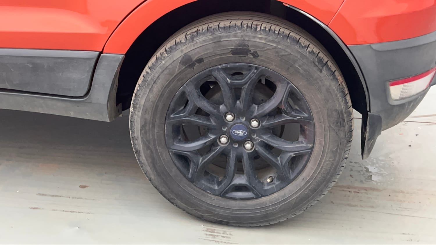 Used 2017 Ford EcoSport Titanium 1.5L Ti-VCT AT Petrol Automatic tyres LEFT REAR TYRE RIM VIEW