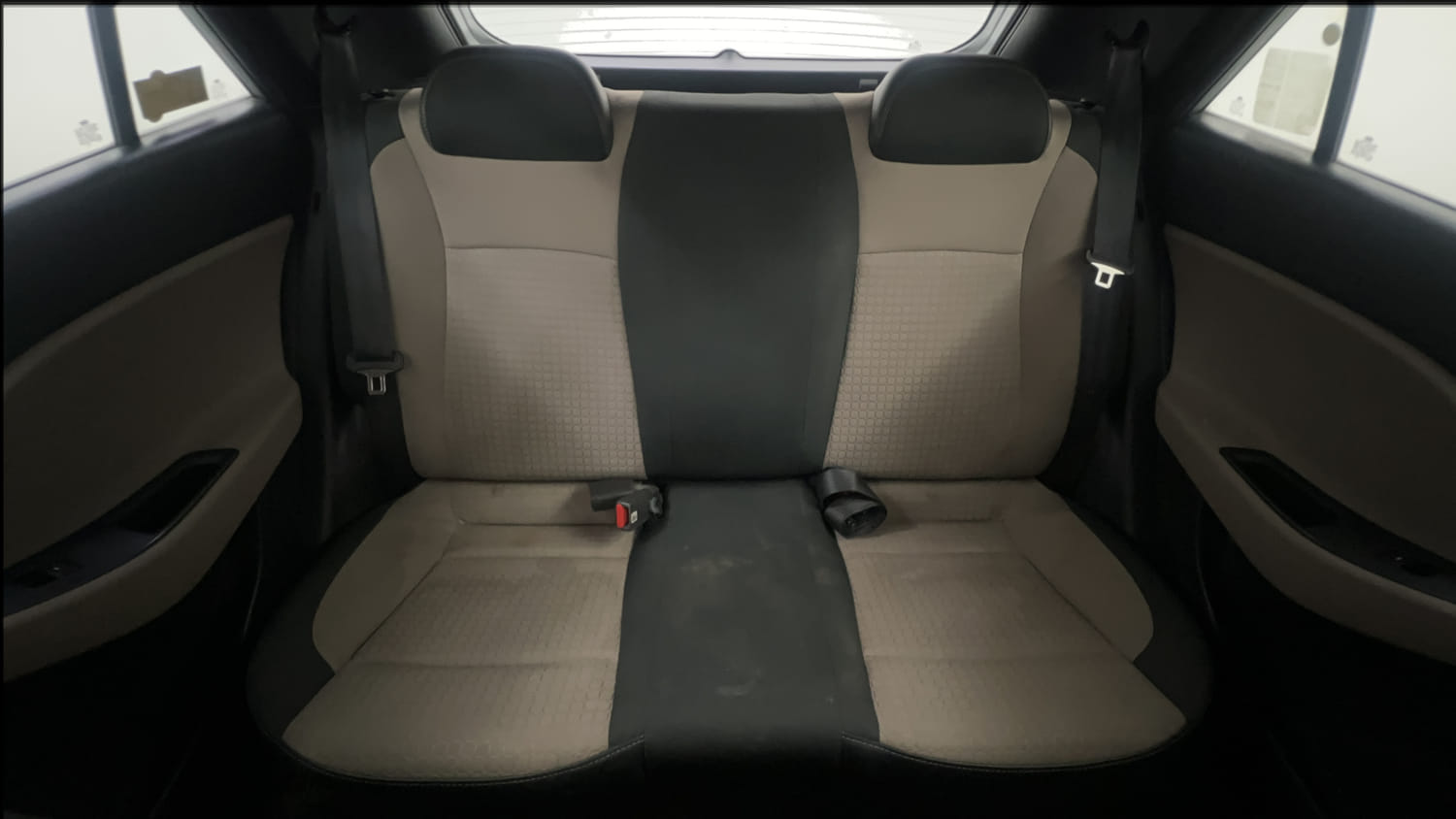 Used 2017 Hyundai Elite i20 Sportz 1.2 Petrol Manual interior REAR SEAT CONDITION VIEW
