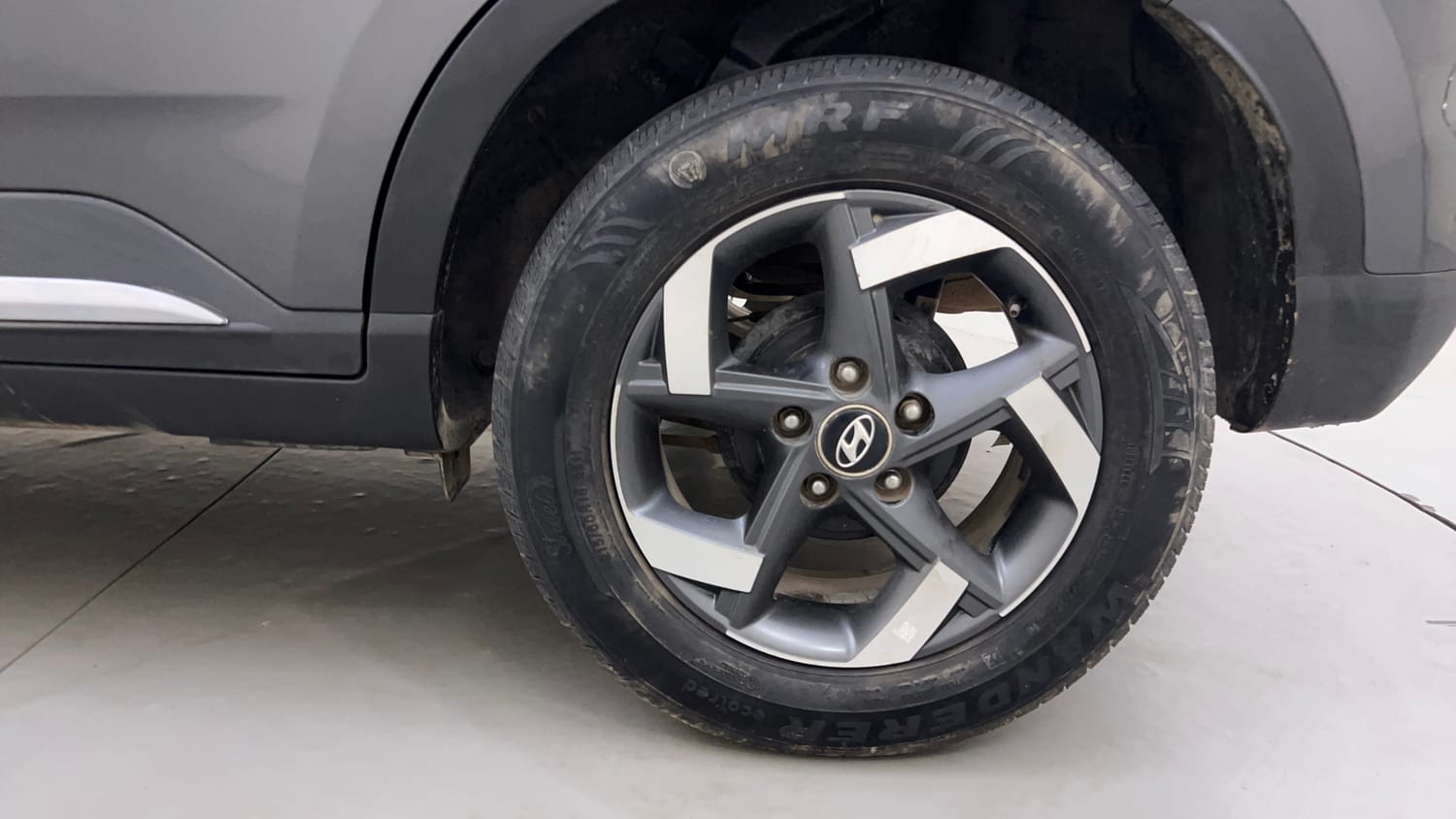 Used 2021 Hyundai Venue SX 1.0 Turbo iMT Petrol Manual tyres LEFT REAR TYRE RIM VIEW