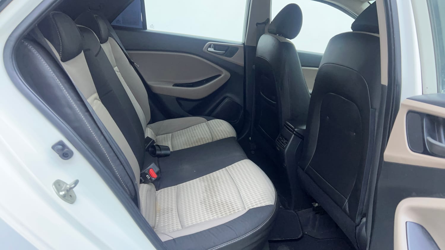 Used 2018 Hyundai Elite i20 Asta 1.2 AT Petrol Automatic interior RIGHT SIDE REAR DOOR CABIN VIEW