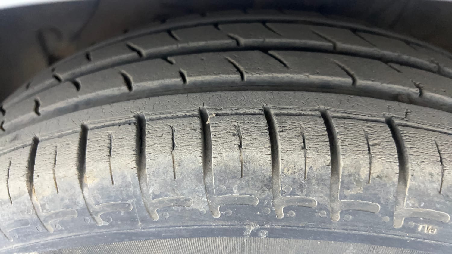 Used 2022 Hyundai Grand i10 Nios Sportz U2 1.2 CRDi Diesel Manual tyres LEFT FRONT TYRE TREAD VIEW