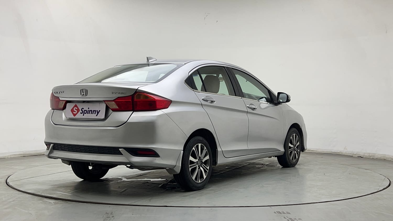 Used 2018 Honda City V Petrol Petrol Manual exterior RIGHT REAR CORNER VIEW