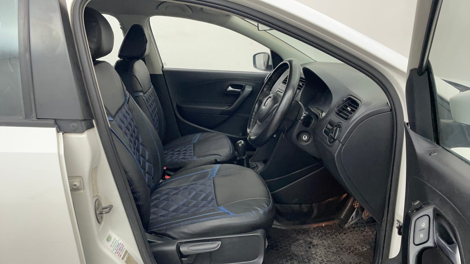 Used 2015 Volkswagen Polo Comfortline 1.2L (P) Petrol Manual interior RIGHT SIDE FRONT DOOR CABIN VIEW