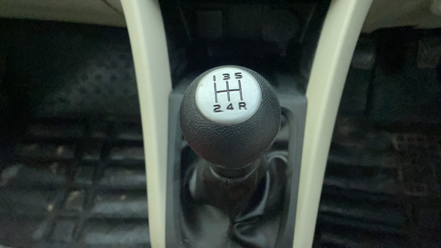 Used 2018 Maruti Suzuki Celerio ZXi Petrol Manual interior GEAR  KNOB VIEW