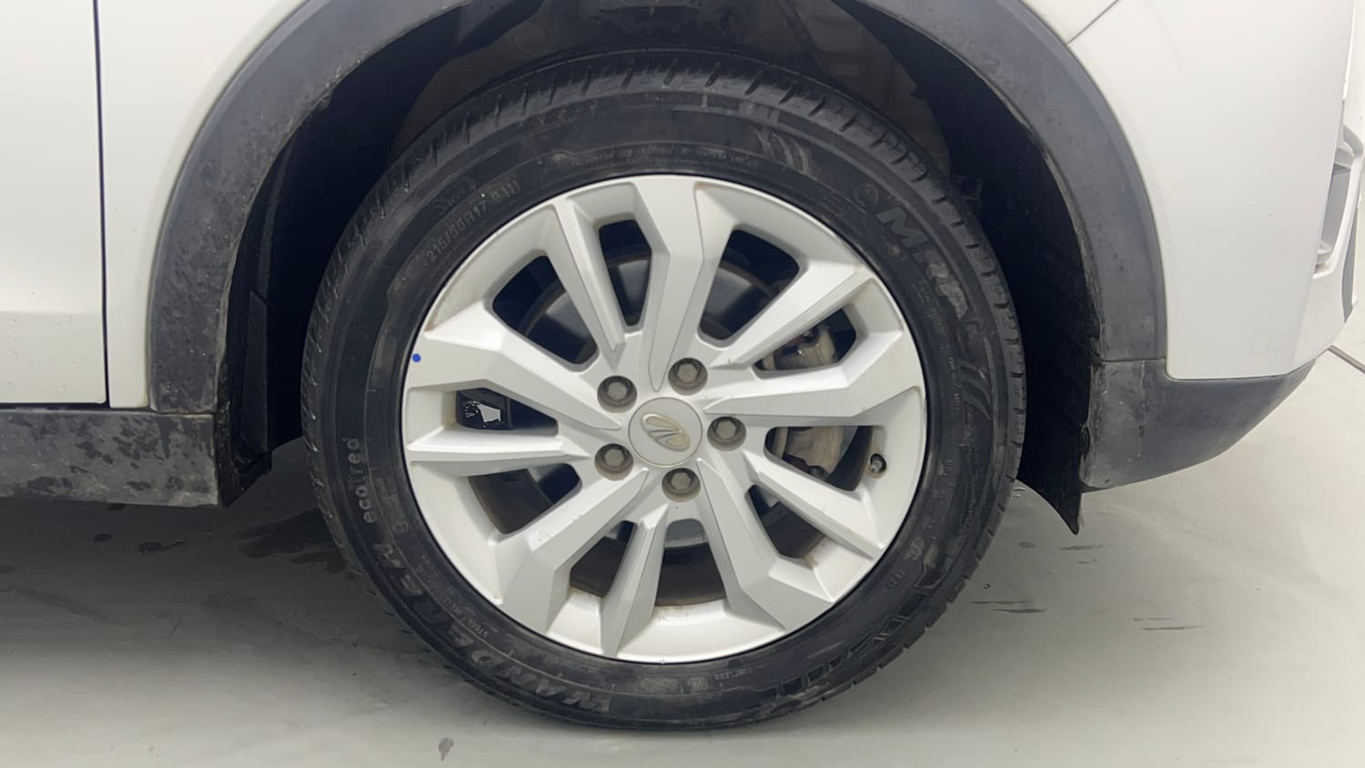 Used 2022 Mahindra XUV 300 W8 1.5 Diesel Diesel Manual tyres RIGHT FRONT TYRE RIM VIEW