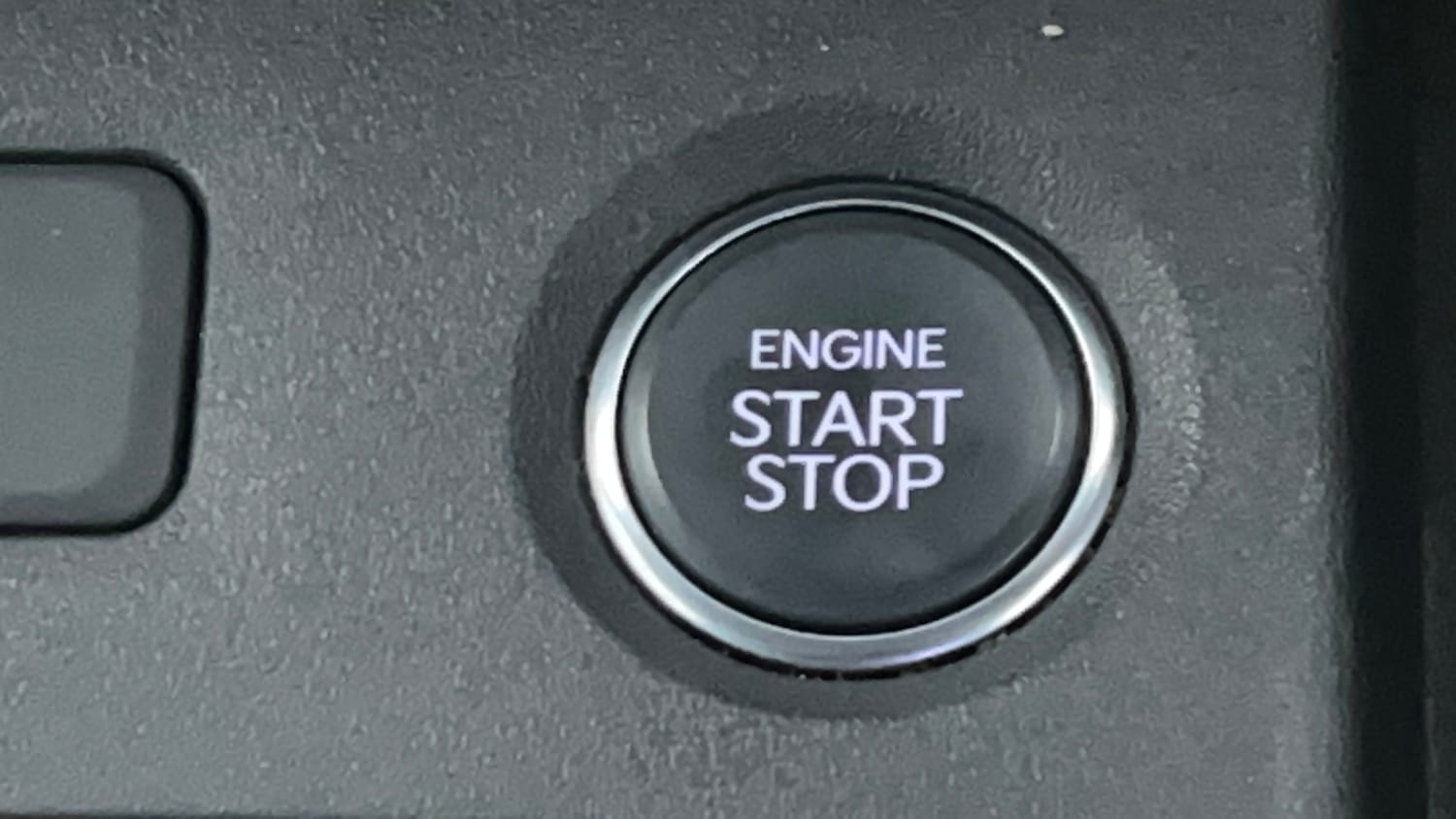 Used 2025 Kia Syros HTX 1.5 Diesel 6MT Diesel Manual top_features Keyless start
