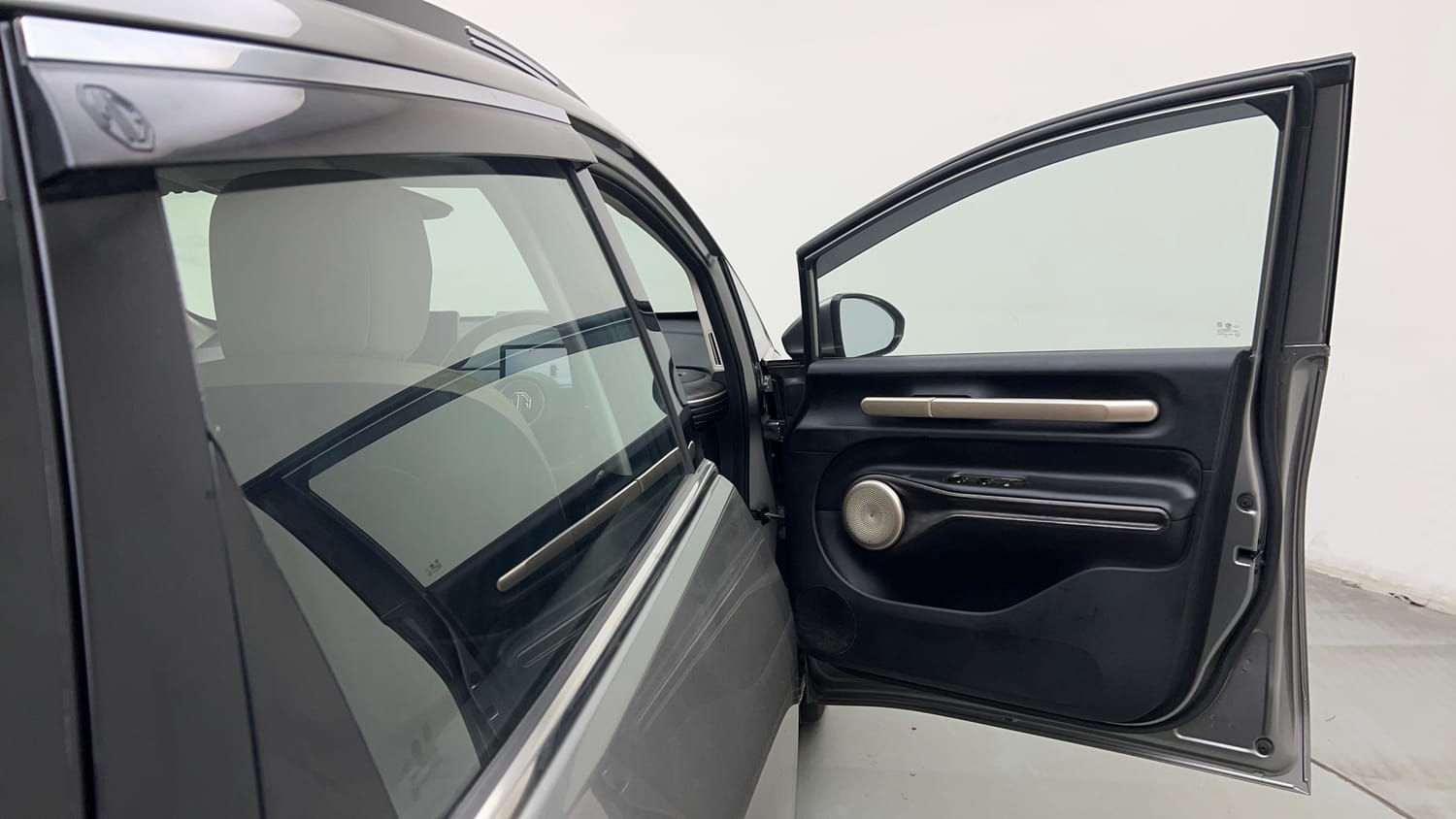 Used 2025 MG Motors Windsor EV Essence Pro Electric Automatic interior RIGHT FRONT DOOR OPEN VIEW