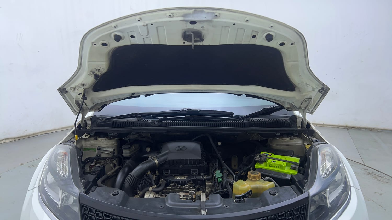 Used 2018 Tata Nexon XM Petrol Manual engine ENGINE & BONNET OPEN FRONT VIEW