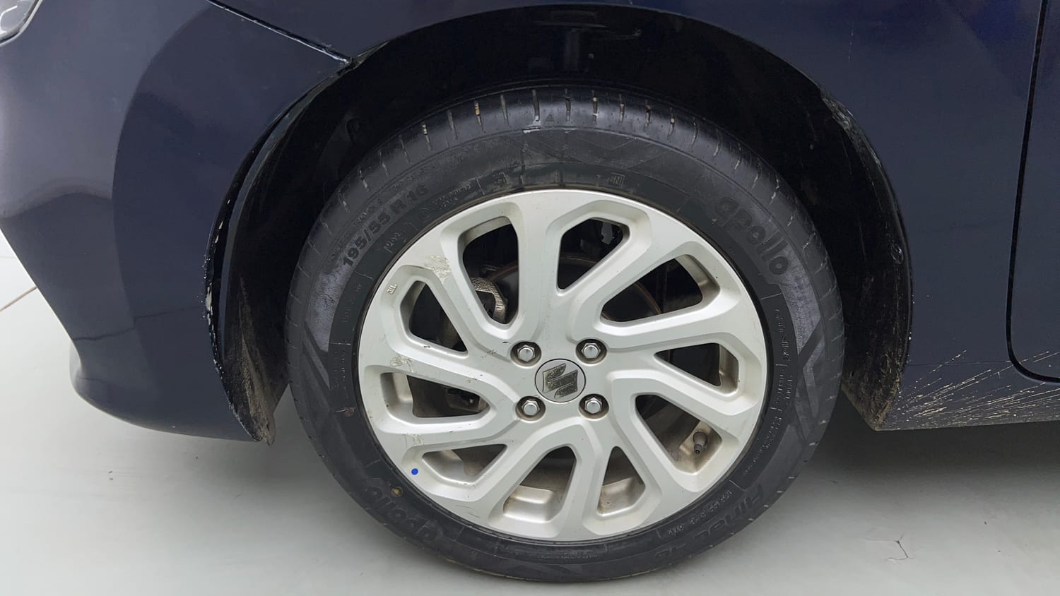 Used 2022 Maruti Suzuki Baleno Zeta MT Petrol Manual tyres LEFT FRONT TYRE RIM VIEW