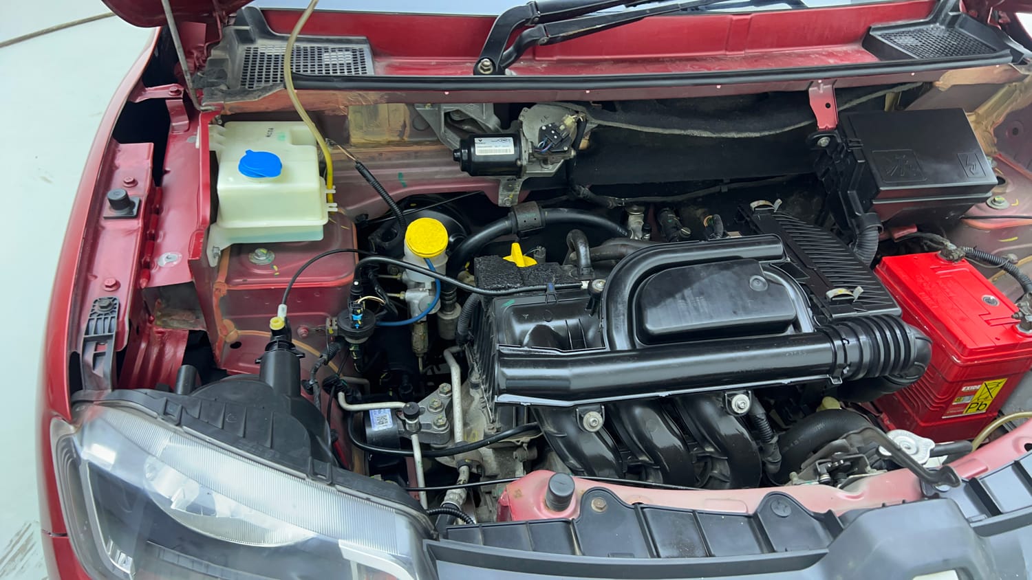 Used 2017 Renault Kwid 1.0 RXT AMT Opt Petrol Automatic engine ENGINE RIGHT SIDE VIEW