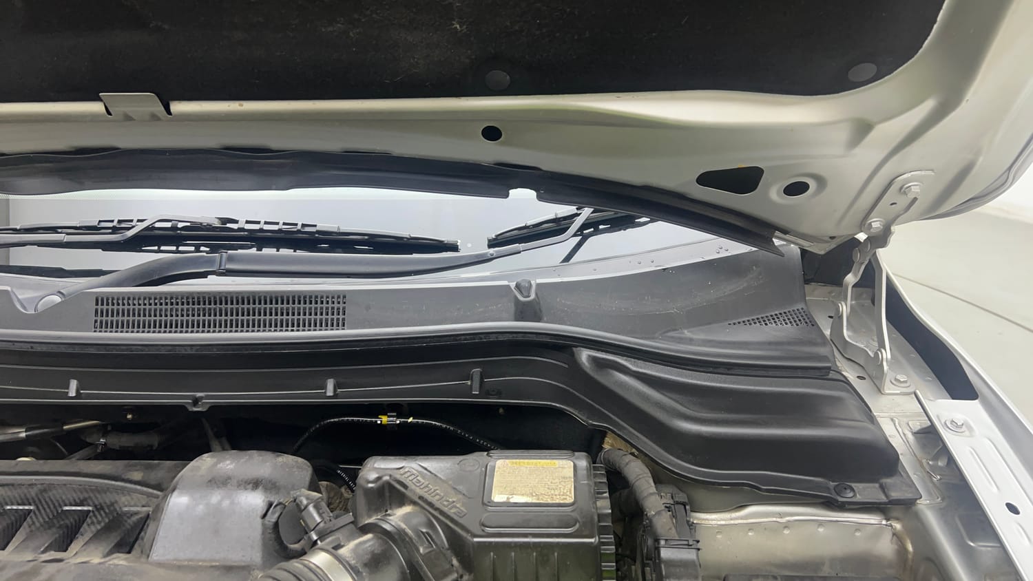 Used 2022 Mahindra XUV 300 W8 1.5 Diesel Diesel Manual engine ENGINE LEFT SIDE HINGE & APRON VIEW