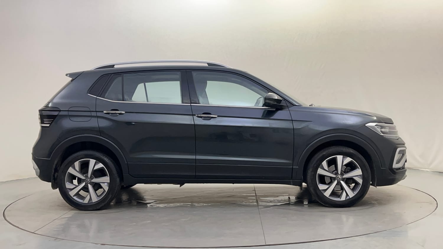 Used 2022 Volkswagen Taigun Topline 1.0 TSI MT Petrol Manual exterior RIGHT SIDE VIEW