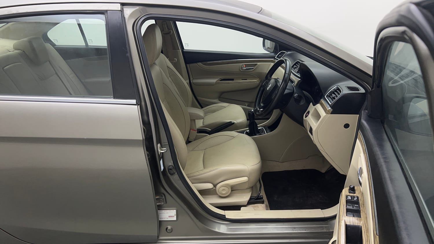Used 2018 Maruti Suzuki Ciaz Alpha Hybrid 1.5 Petrol Manual interior RIGHT SIDE FRONT DOOR CABIN VIEW