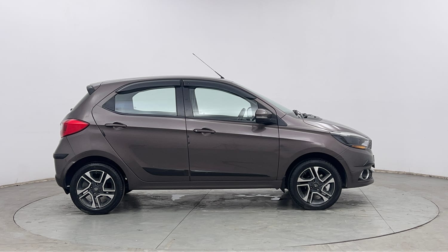 Used 2019 Tata Tiago Revotron XZ Plus Petrol Manual exterior RIGHT SIDE VIEW