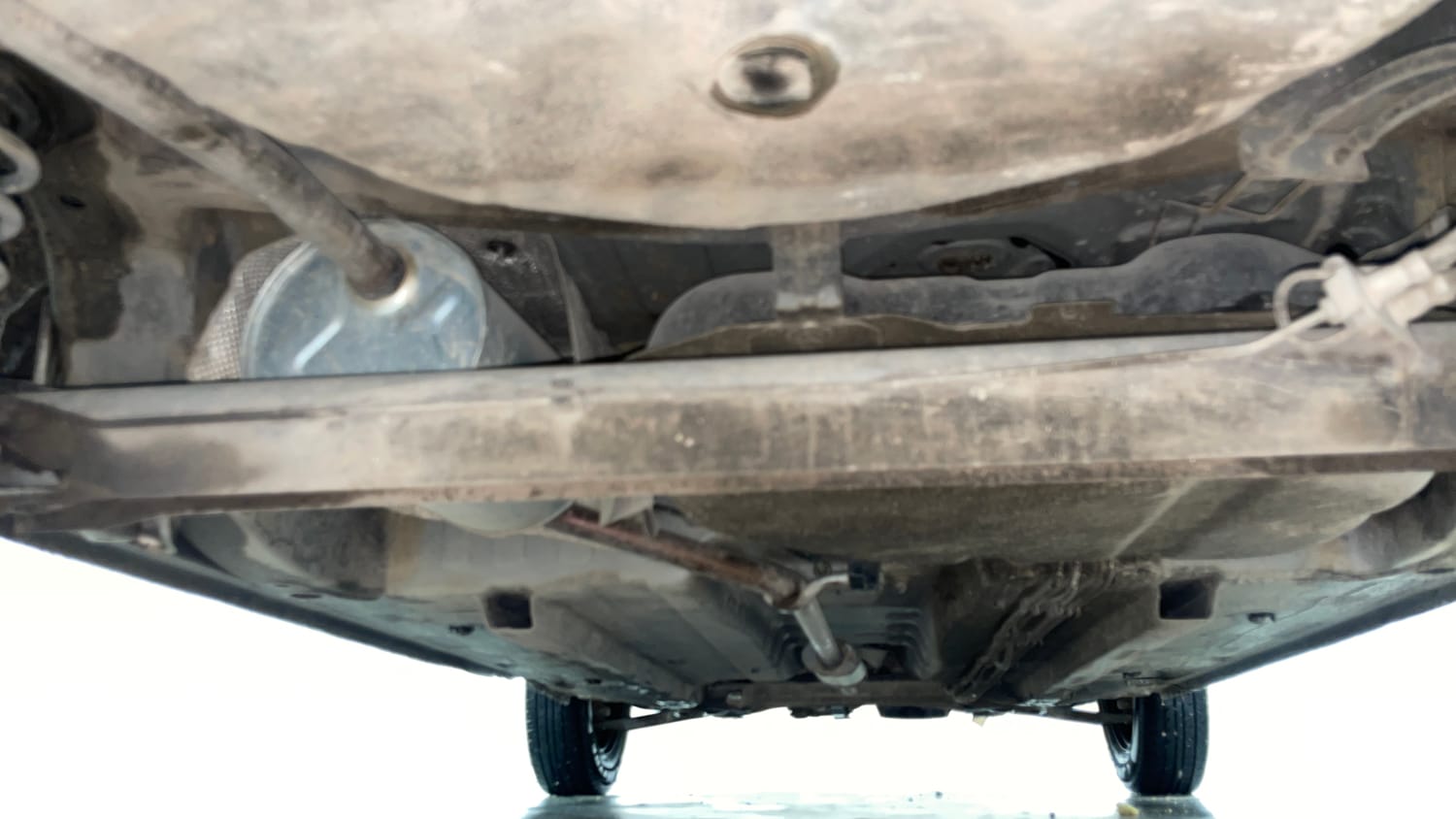 Used 2016 Renault Kwid RXT Petrol Manual extra REAR UNDERBODY VIEW (TAKEN FROM REAR)