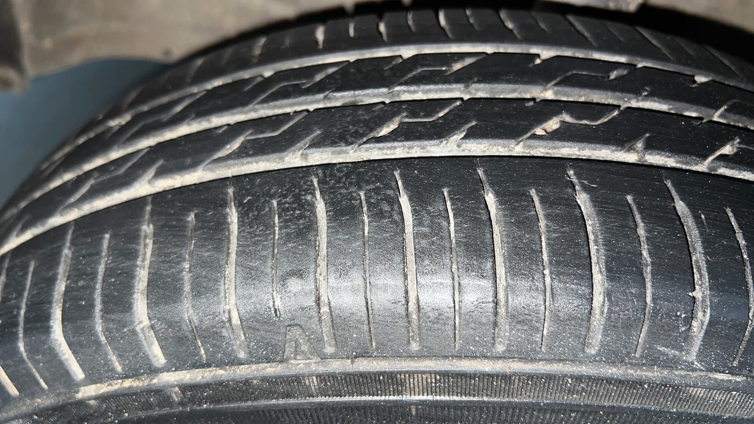 Used 2013 Maruti Suzuki Wagon R VXI Petrol Manual tyres LEFT FRONT TYRE TREAD VIEW