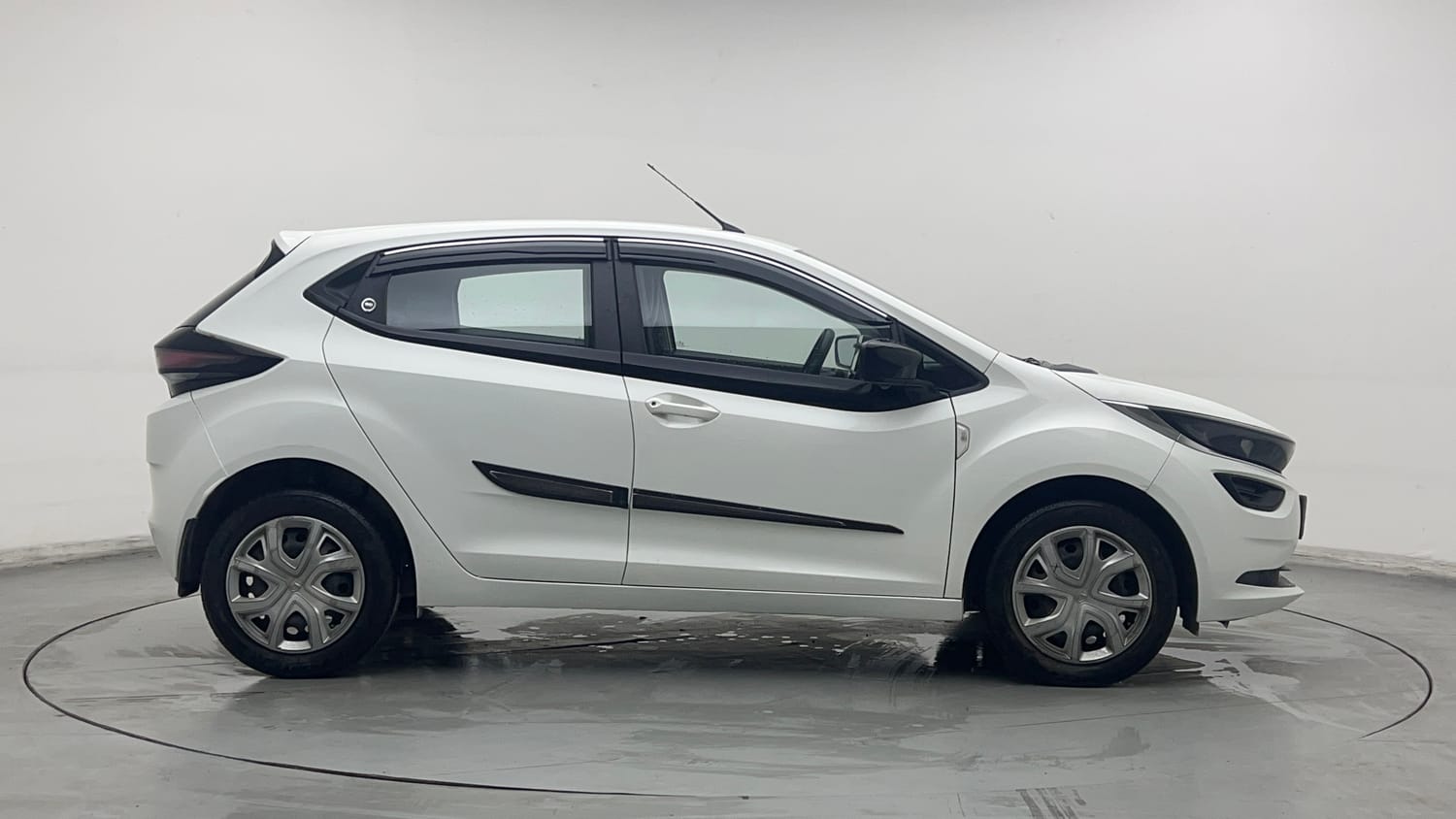 Used 2023 Tata Altroz XM Petrol Petrol Manual exterior RIGHT SIDE VIEW