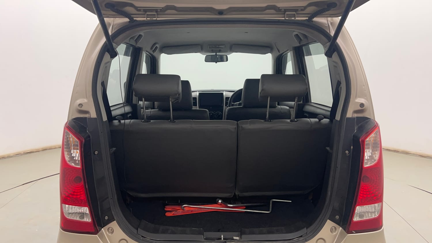 Used 2013 Maruti Suzuki Wagon R VXI Petrol Manual interior DICKY INSIDE VIEW