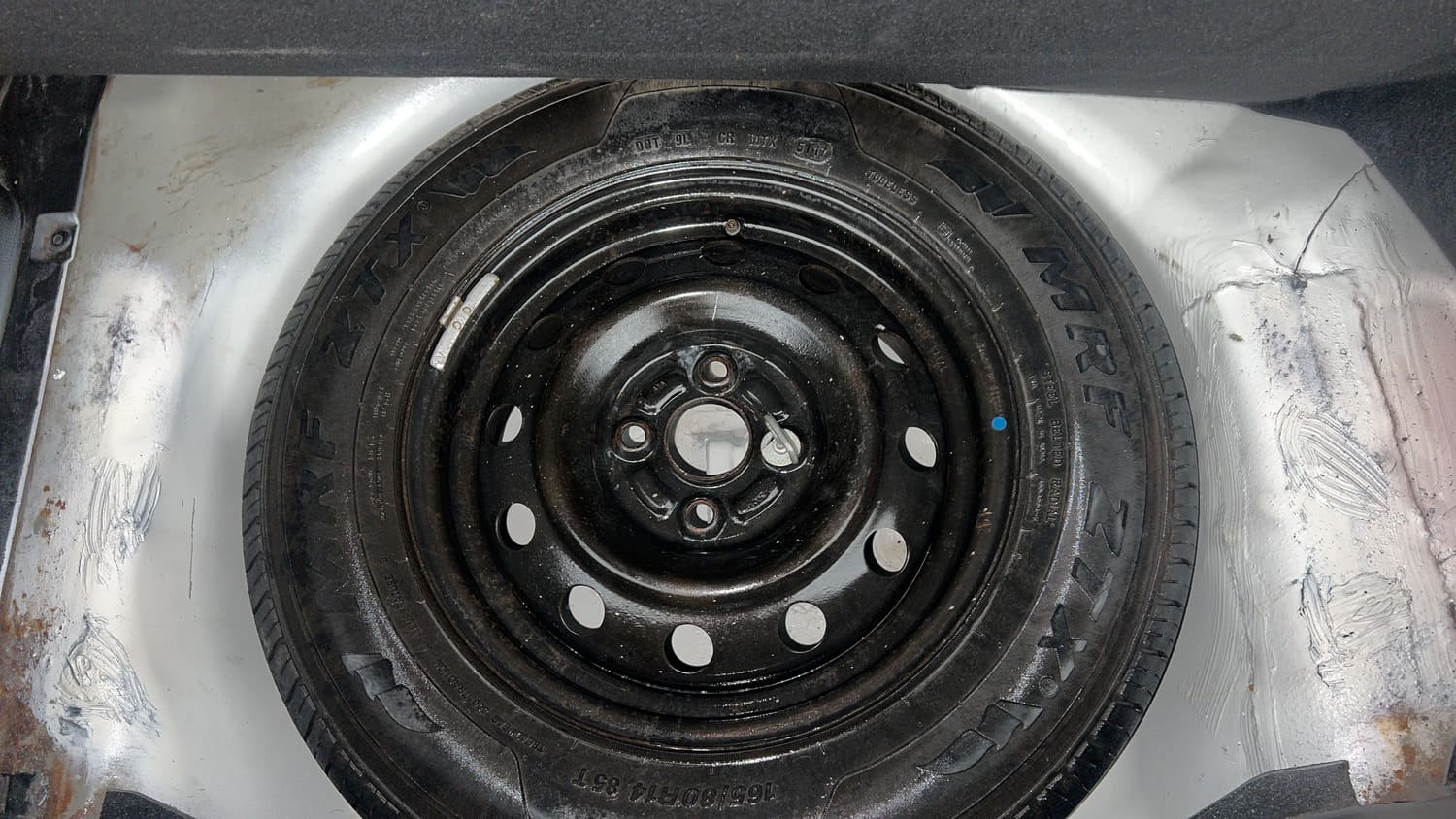 Used 2013 Maruti Suzuki Swift VXi Petrol Manual tyres SPARE TYRE VIEW