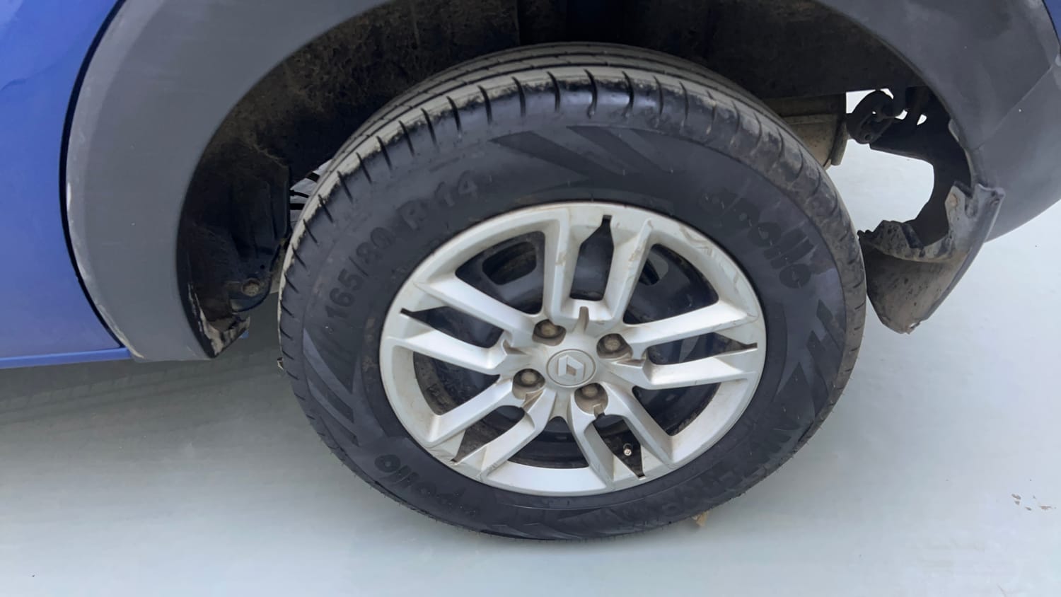 Used 2021 Renault Triber RXT Petrol Manual tyres LEFT REAR TYRE RIM VIEW