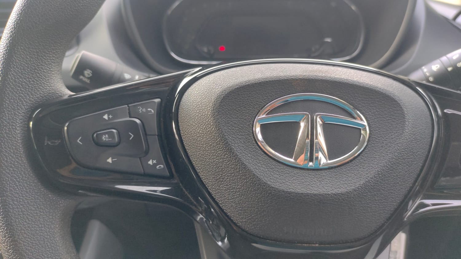 Used 2023 Tata Nexon XMA (S) Diesel Diesel Automatic top_features Steering mounted controls