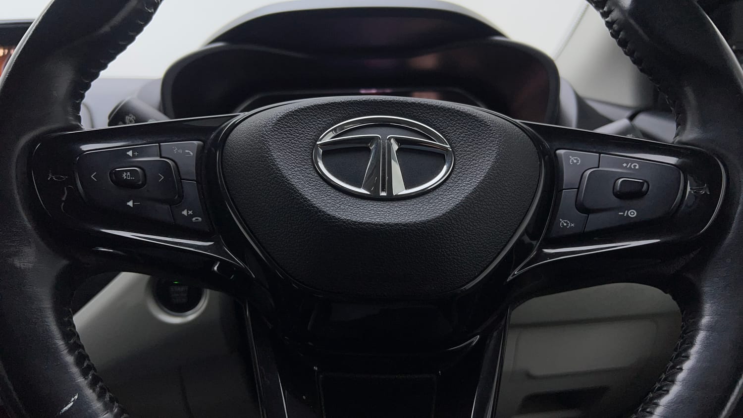Used 2022 Tata Nexon XZ Plus (HS) Petrol Manual top_features Airbags