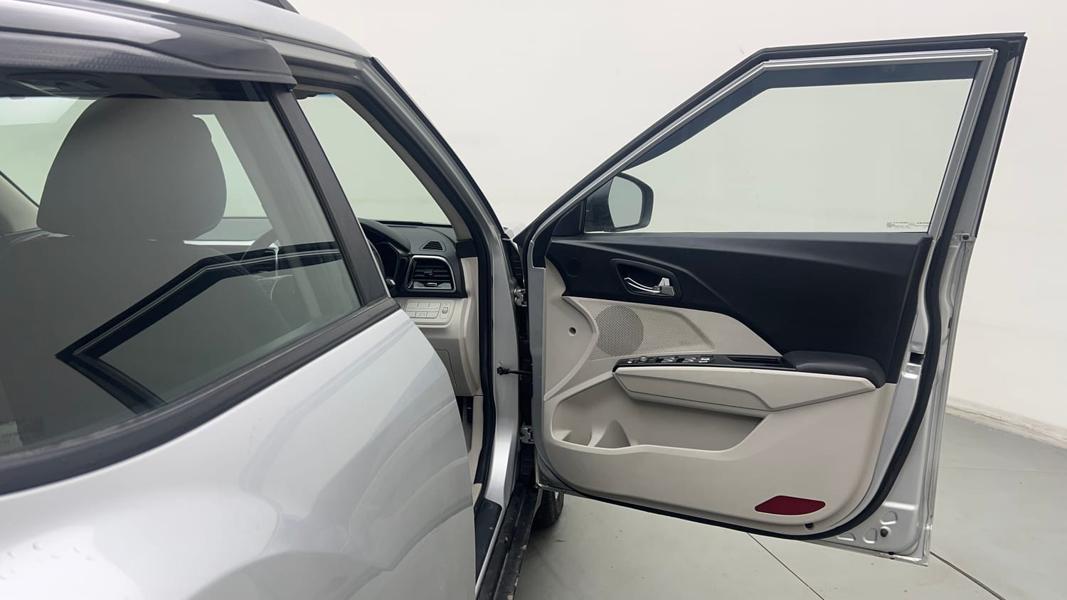 Used 2022 Mahindra XUV 300 W8 1.5 Diesel Diesel Manual interior RIGHT FRONT DOOR OPEN VIEW