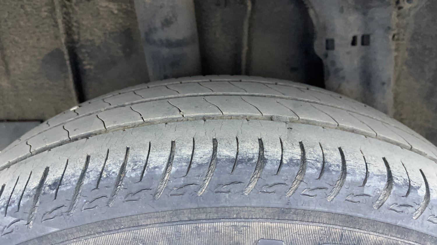 Used 2020 Renault Triber RXZ Petrol Manual tyres RIGHT REAR TYRE TREAD VIEW