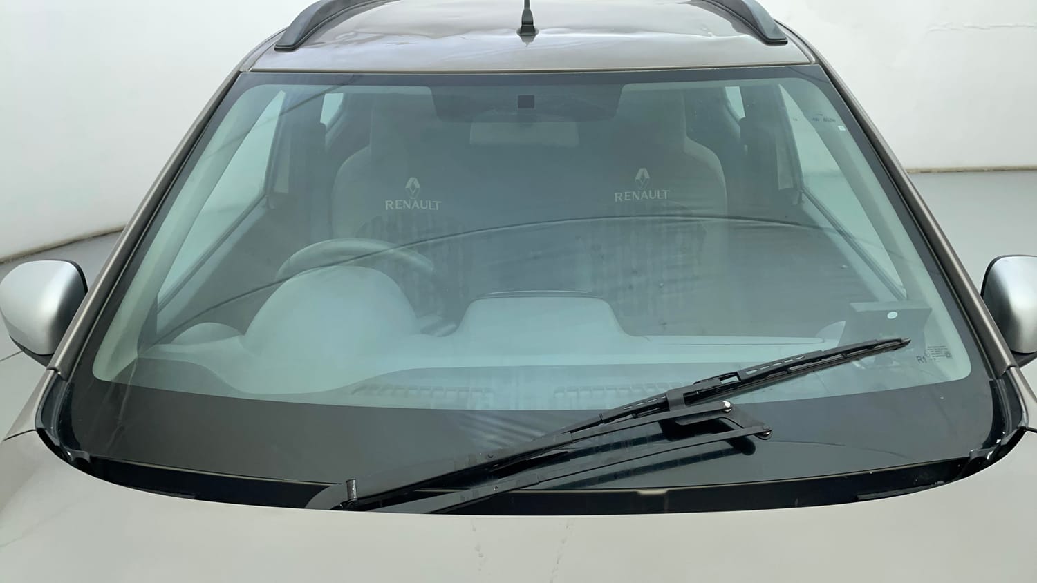 Used 2018 Renault Kwid 1.0 RXT AMT Opt Petrol Automatic exterior FRONT WINDSHIELD VIEW