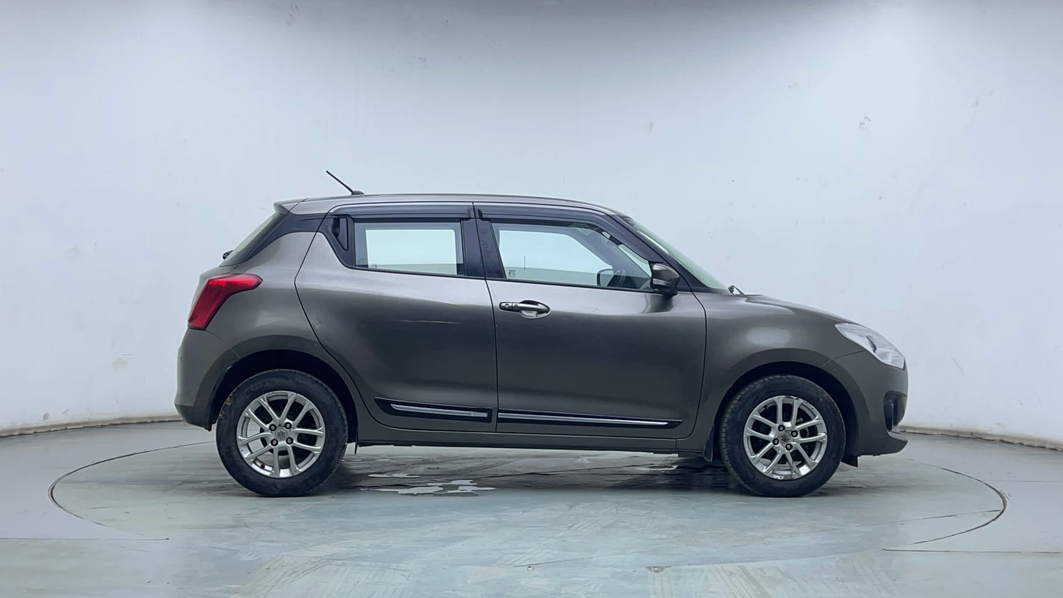 Used 2020 Maruti Suzuki Swift ZXi AMT Petrol Automatic exterior RIGHT SIDE VIEW