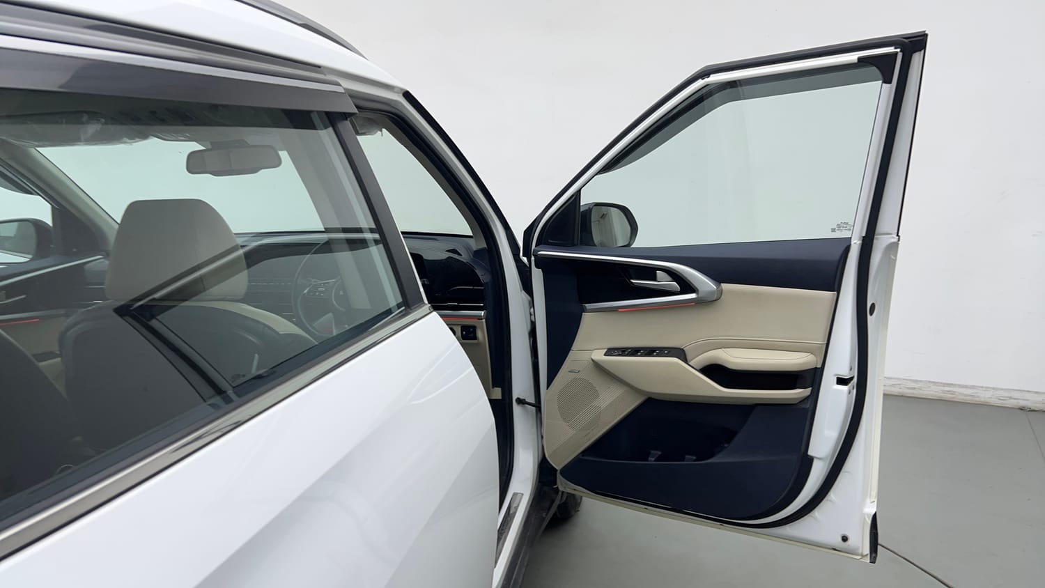 Used 2022 Kia Carens Luxury Plus 1.4 Petrol DCT 7 STR Petrol Automatic interior RIGHT FRONT DOOR OPEN VIEW