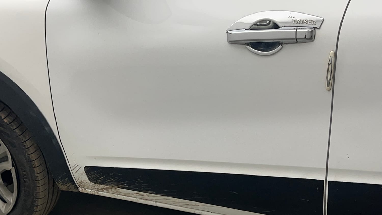 Used 2022 Renault Triber RXZ Dual Tone Petrol Manual dents MINOR SCRATCH