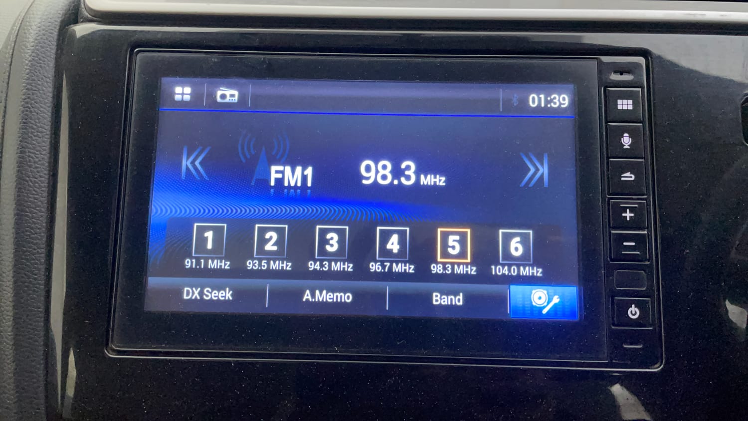 Used 2021 Honda Jazz ZX CVT Petrol Automatic top_features Integrated (in-dash) music system