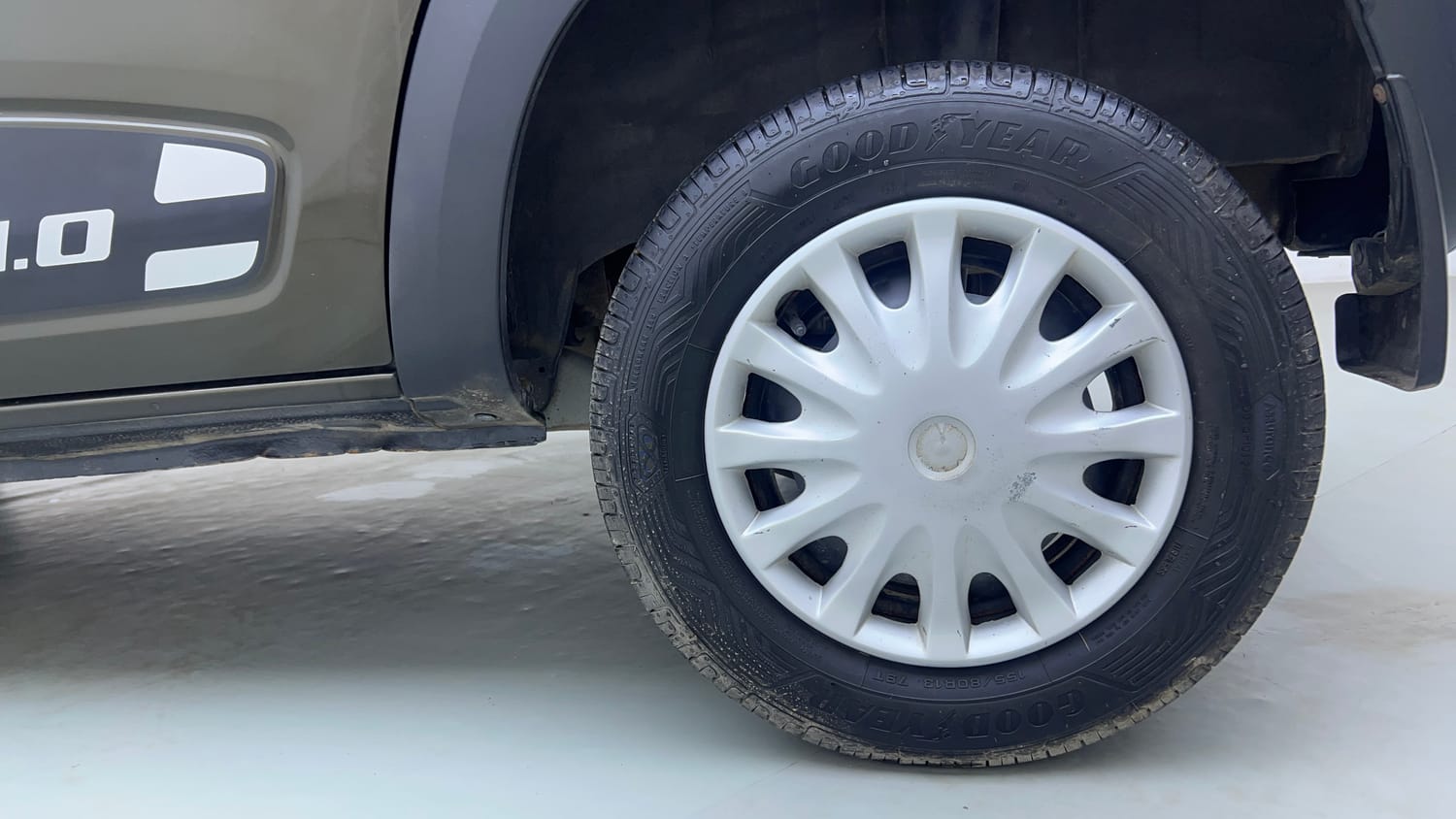Used 2018 Renault Kwid 1.0 RXT Petrol Manual tyres LEFT REAR TYRE RIM VIEW