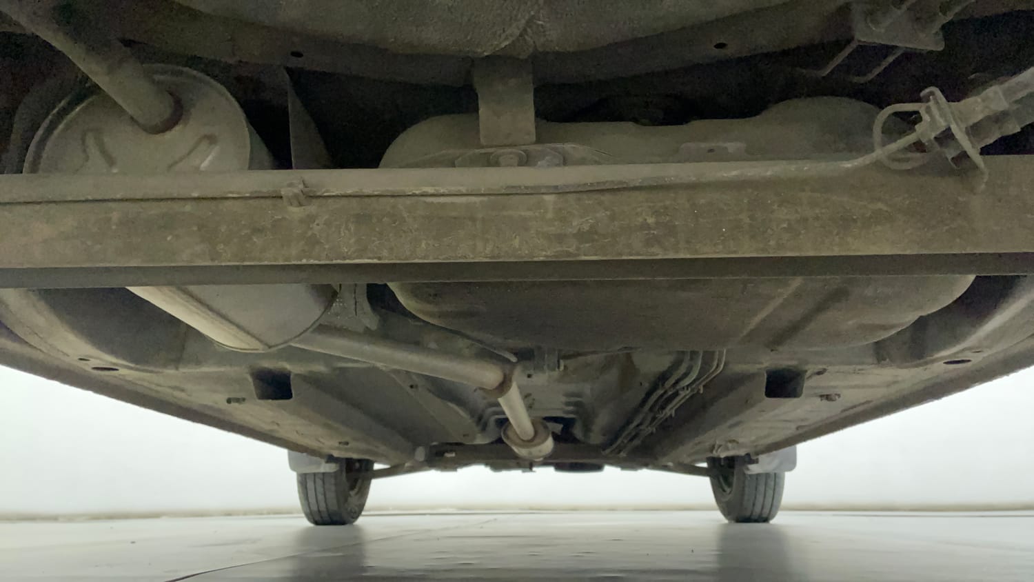 Used 2018 Renault Kwid 1.0 RXT AMT Opt Petrol Automatic extra REAR UNDERBODY VIEW (TAKEN FROM REAR)