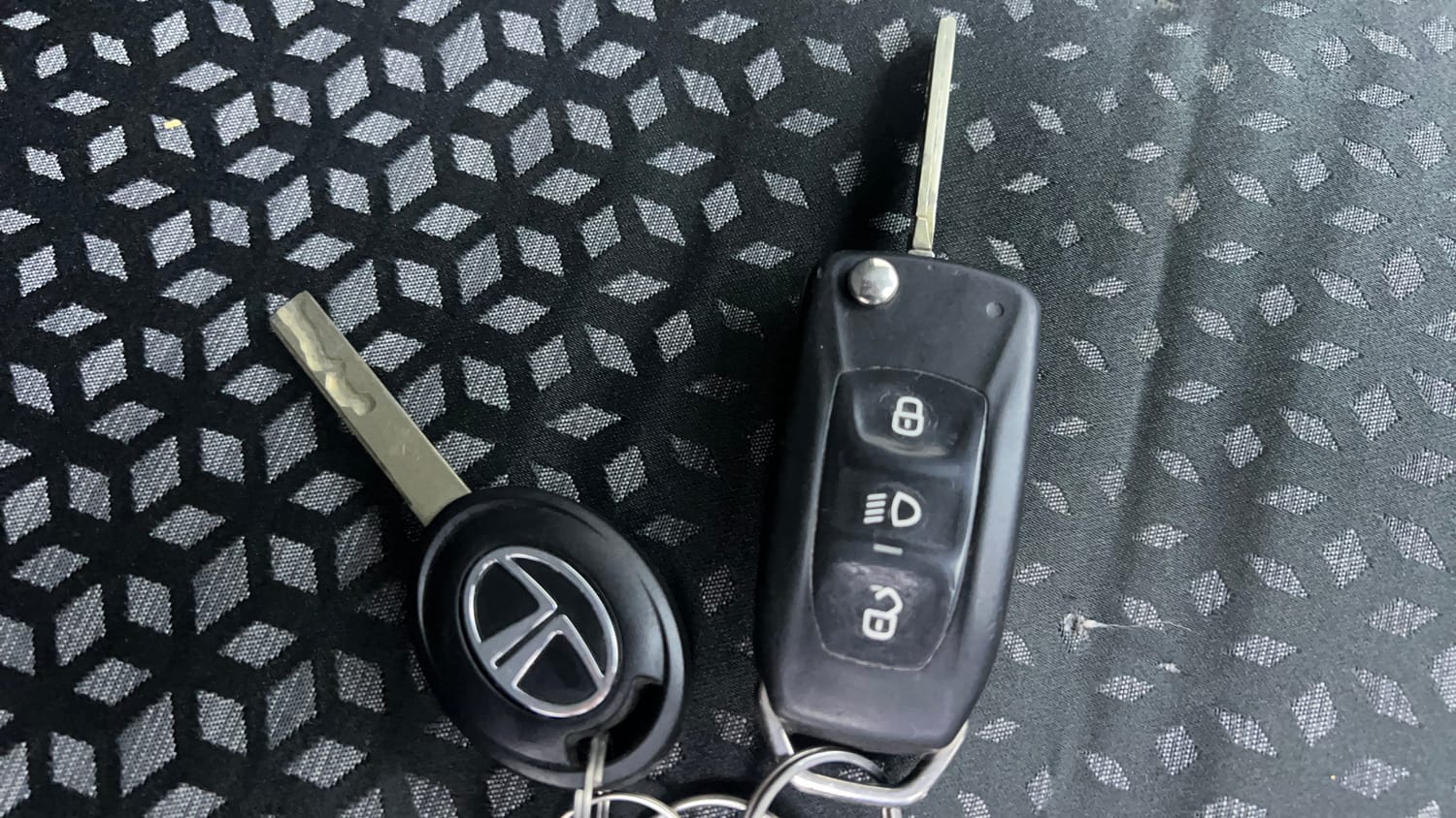 Used 2018 Tata Nexon XM Petrol Manual extra CAR KEY VIEW