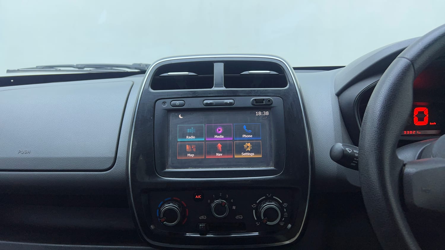 Used 2018 Renault Kwid 1.0 RXT Petrol Manual top_features Touch screen infotainment system
