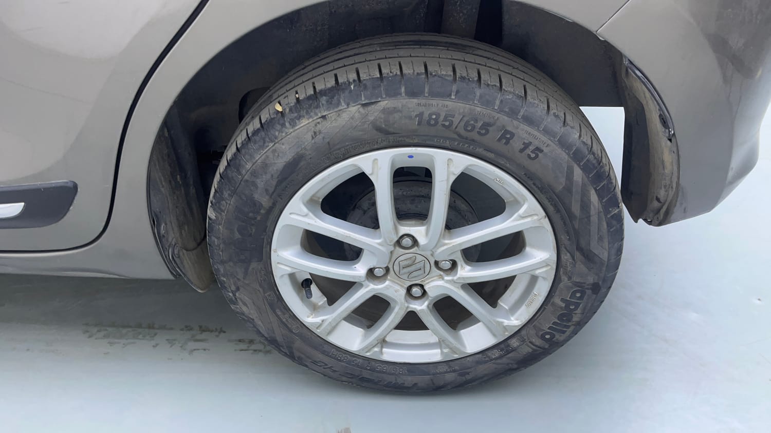 Used 2020 Maruti Suzuki Swift ZXi AMT Petrol Automatic tyres LEFT REAR TYRE RIM VIEW