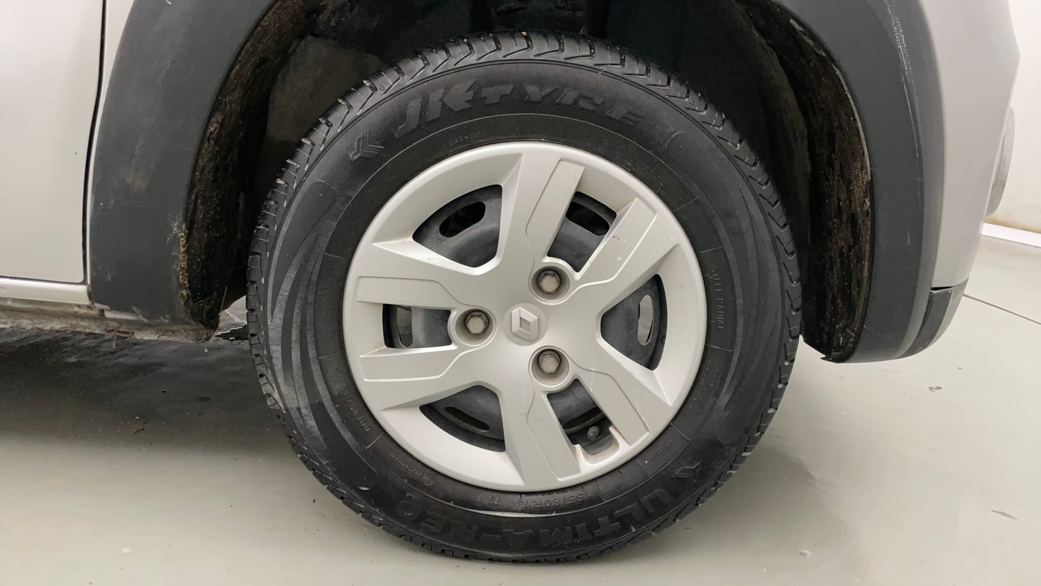 Used 2016 Renault Kwid RXT Petrol Manual tyres RIGHT FRONT TYRE RIM VIEW