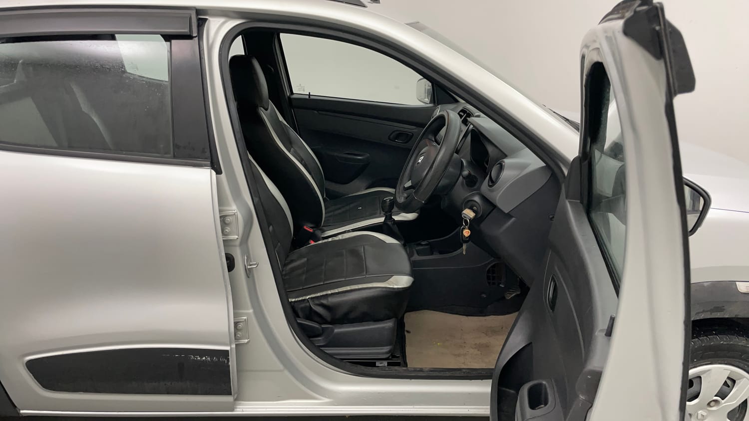 Used 2016 Renault Kwid RXT Petrol Manual interior RIGHT SIDE FRONT DOOR CABIN VIEW