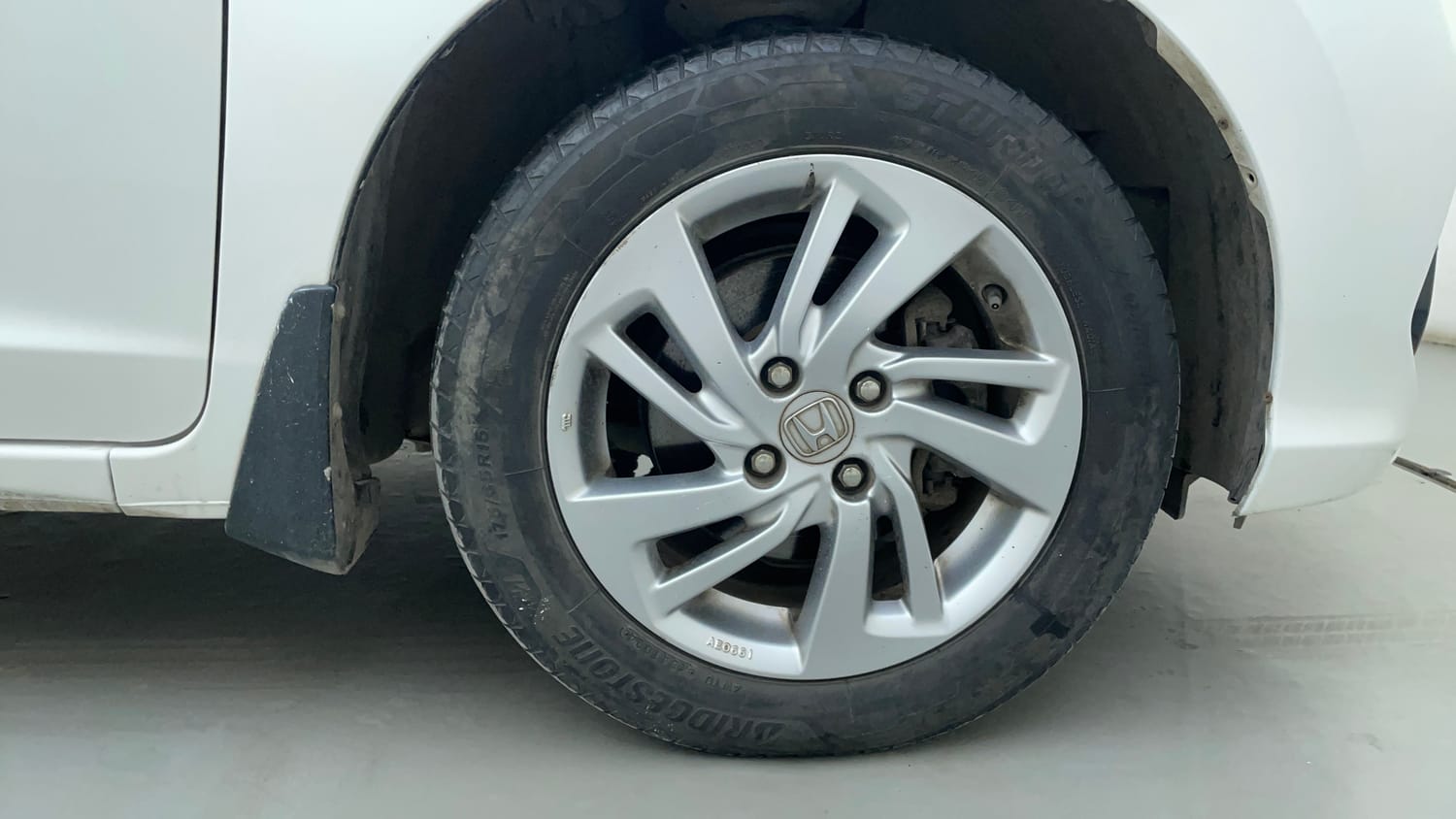 Used 2021 Honda Jazz ZX CVT Petrol Automatic tyres RIGHT FRONT TYRE RIM VIEW