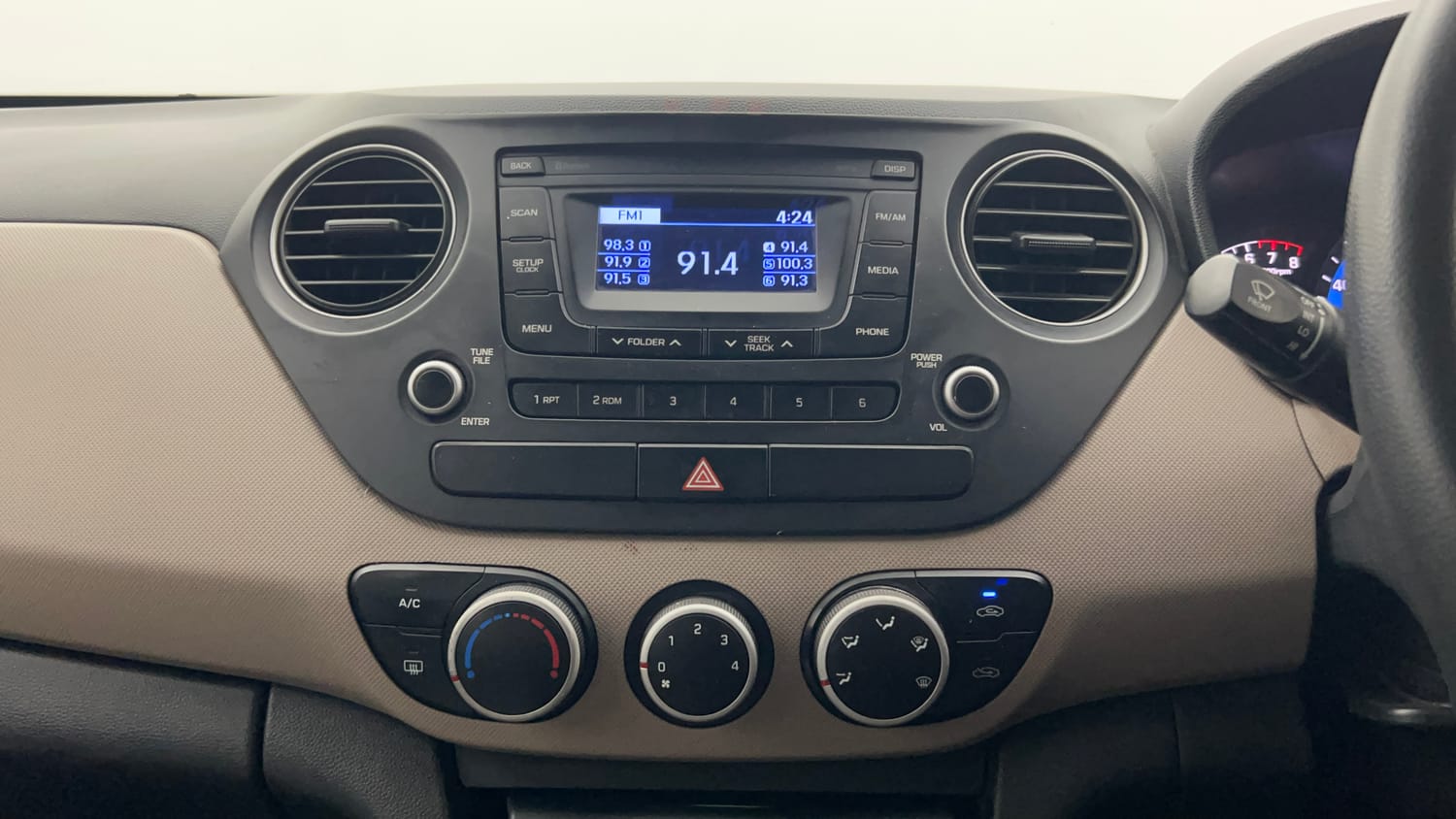 Used 2016 Hyundai Xcent SX 1.2 Petrol Manual top_features Integrated (in-dash) music system
