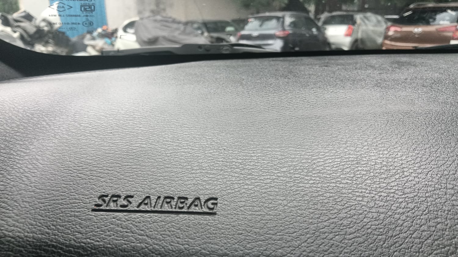 Used 2023 Nissan Magnite XV AMT Petrol Automatic top_features Airbags