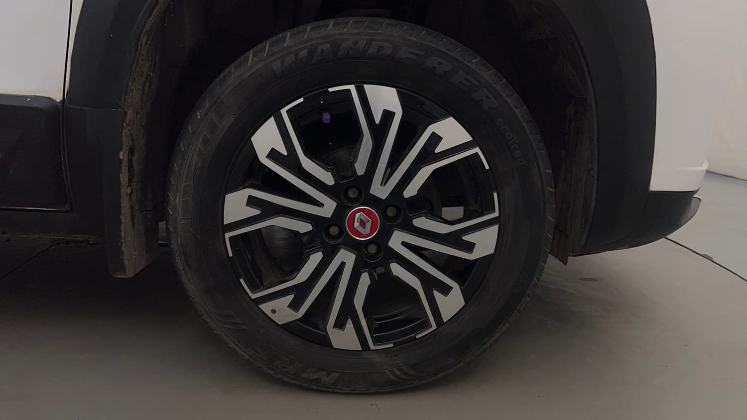 Used 2022 Renault Kiger RXZ 1.0 Turbo MT Petrol Manual tyres RIGHT FRONT TYRE RIM VIEW