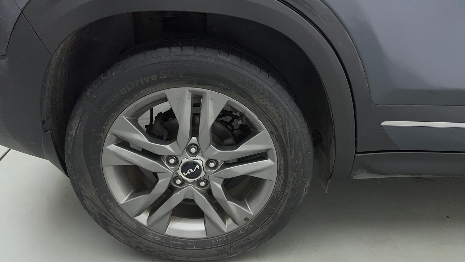 Used 2022 Kia Seltos HTX Plus 1.5 Diesel Diesel Manual tyres RIGHT REAR TYRE RIM VIEW