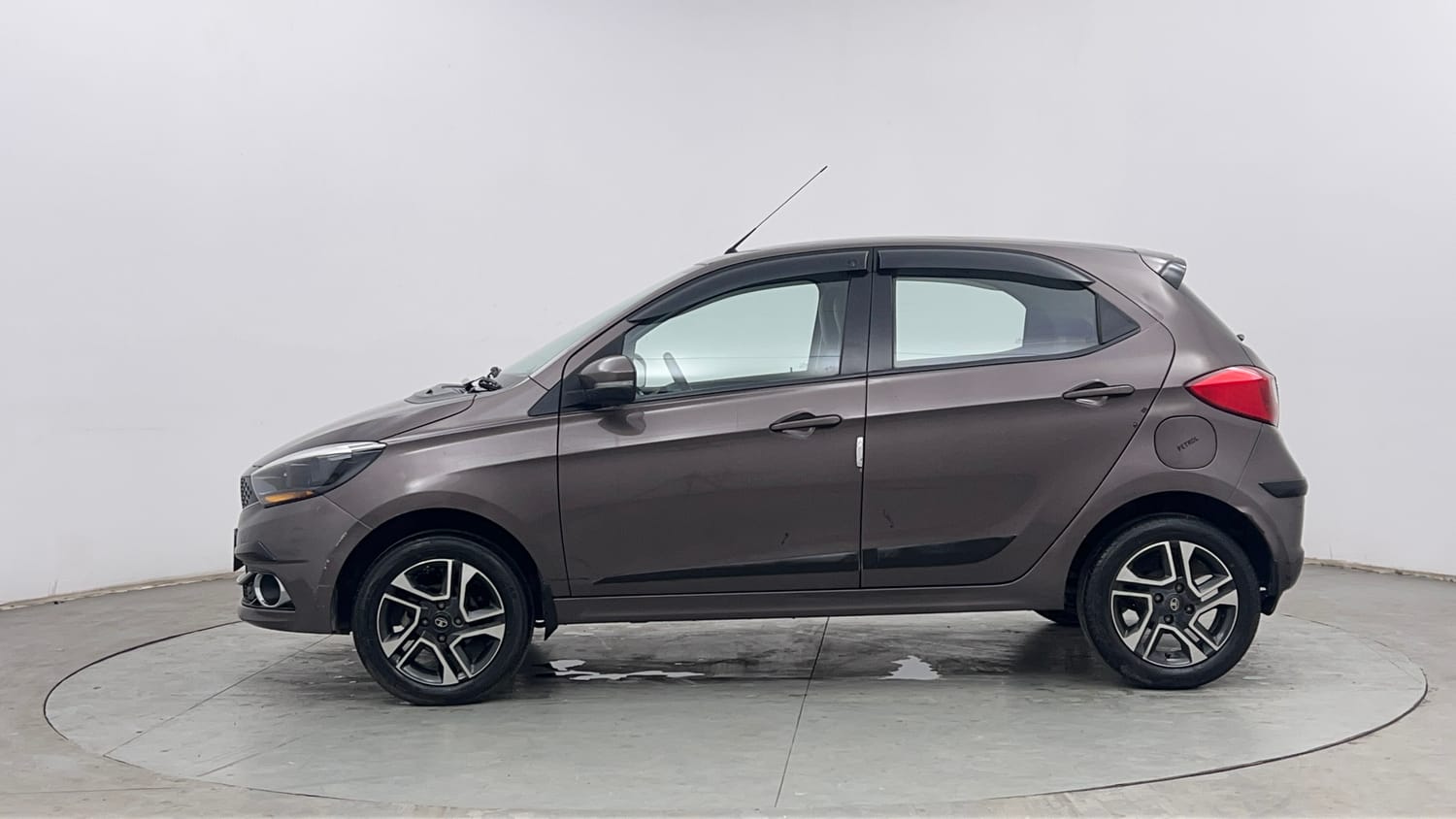 Used 2019 Tata Tiago Revotron XZ Plus Petrol Manual exterior LEFT SIDE VIEW
