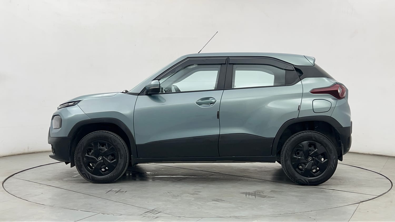 Used 2023 Tata Punch Adventure Rhythm Pack MT Petrol Manual exterior LEFT SIDE VIEW