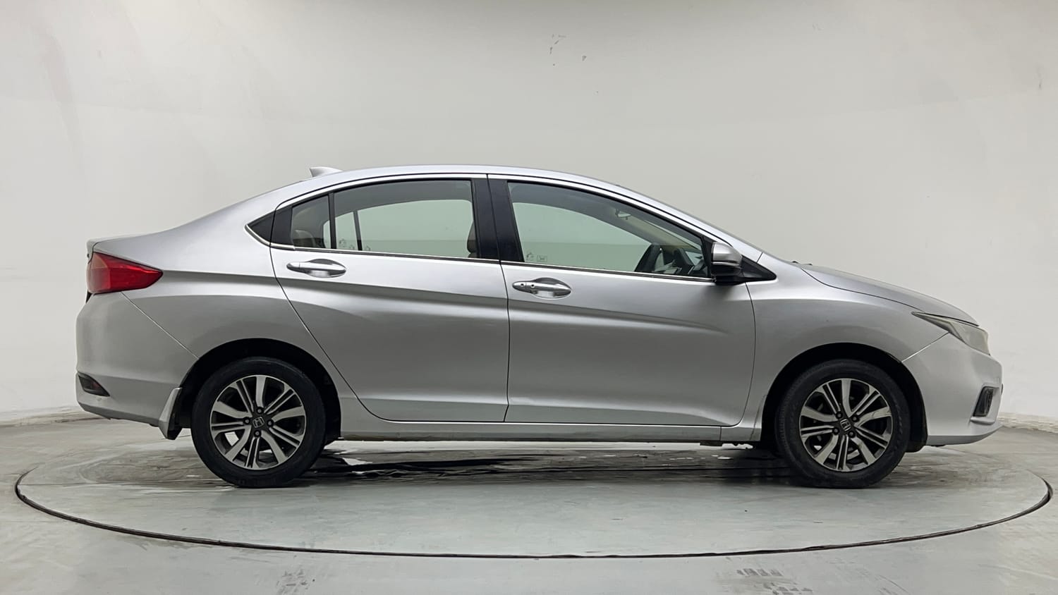 Used 2018 Honda City V Petrol Petrol Manual exterior RIGHT SIDE VIEW